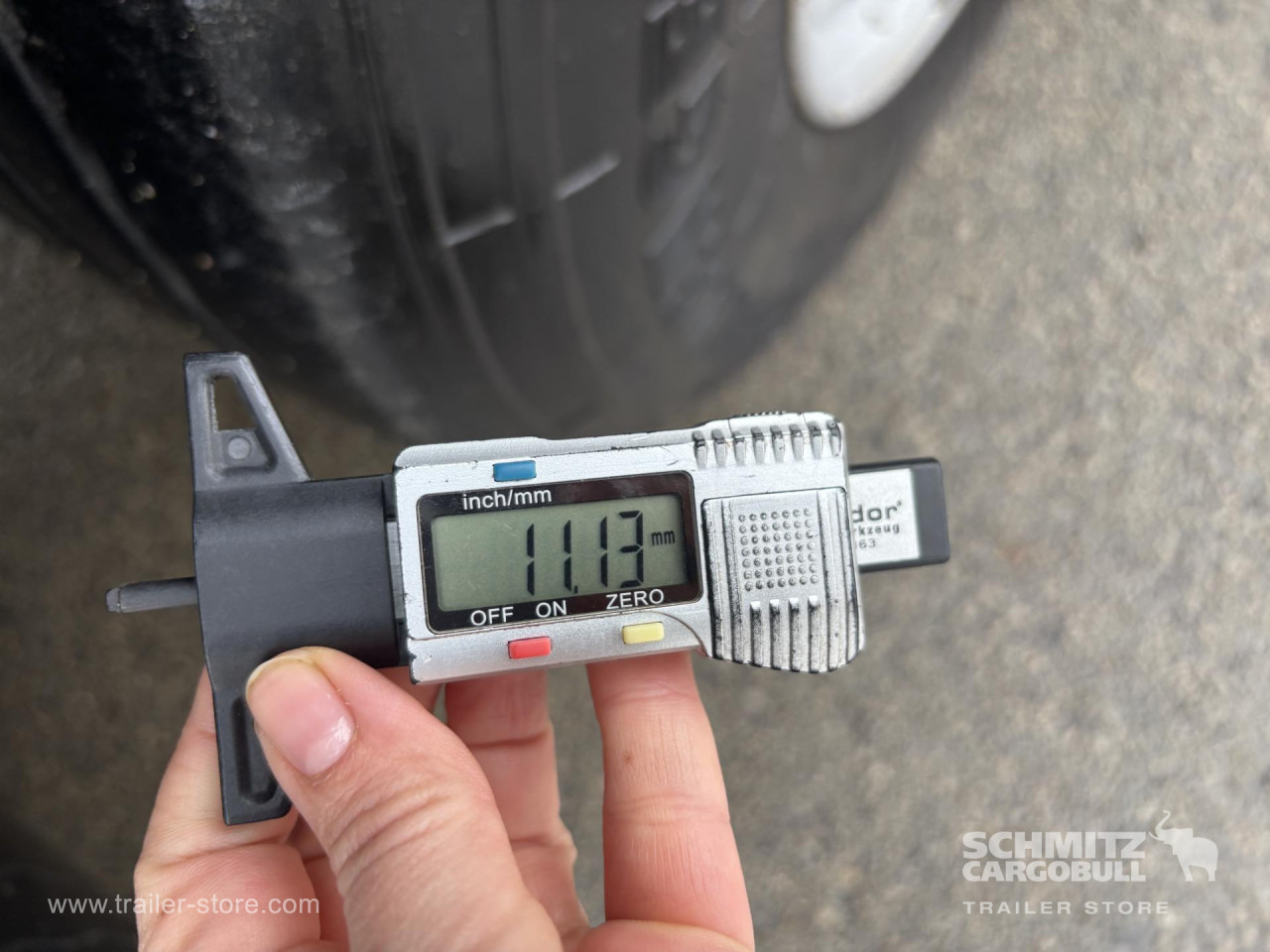 SCHMITZ Curtainsider Standard - Ponyvás félpótkocsi: 4 kép. SCHMITZ Curtainsider Standard - Ponyvás félpótkocsi: 4 kép.