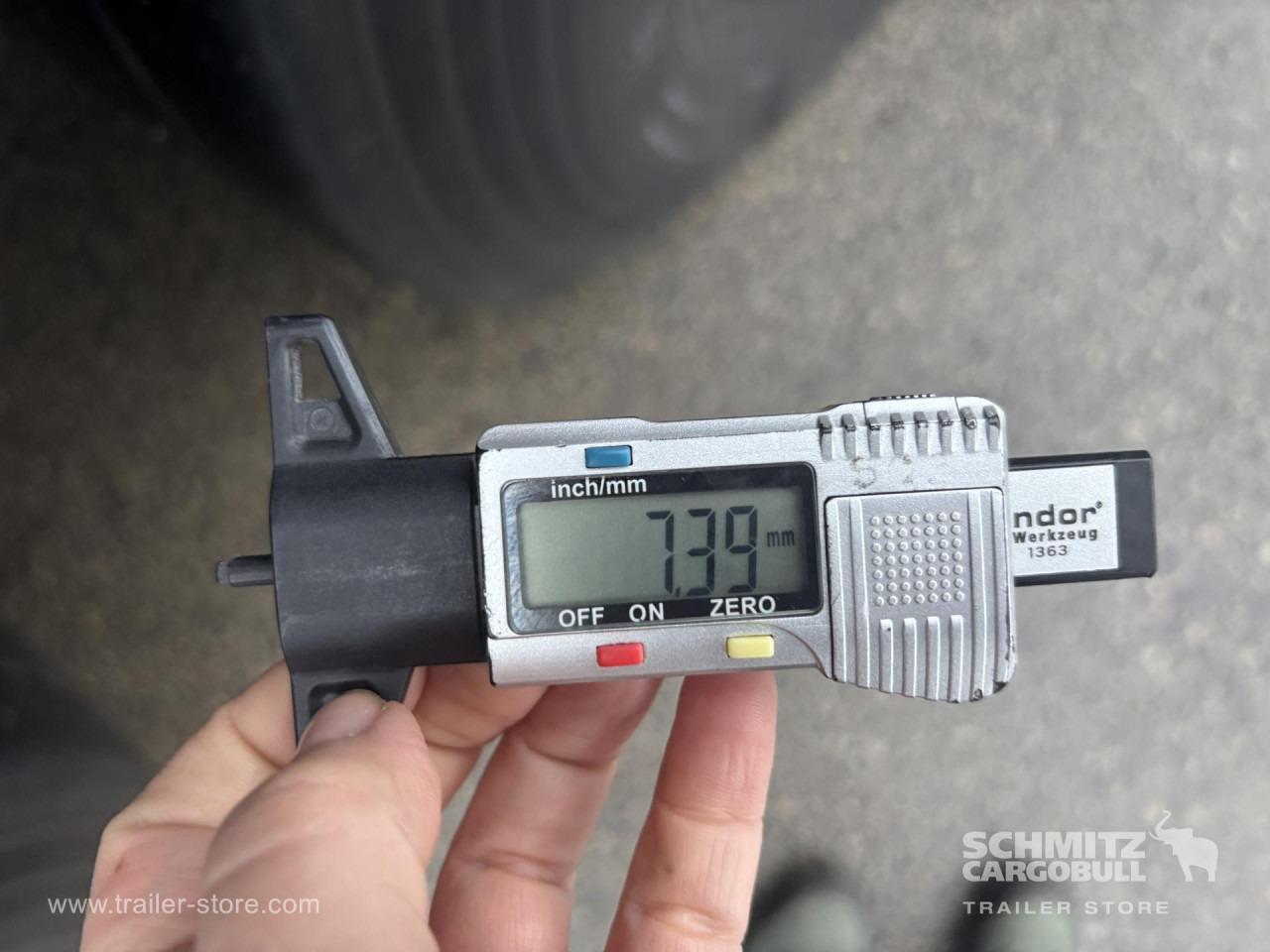 SCHMITZ Curtainsider Standard - Ponyvás félpótkocsi: 3 kép. SCHMITZ Curtainsider Standard - Ponyvás félpótkocsi: 3 kép.