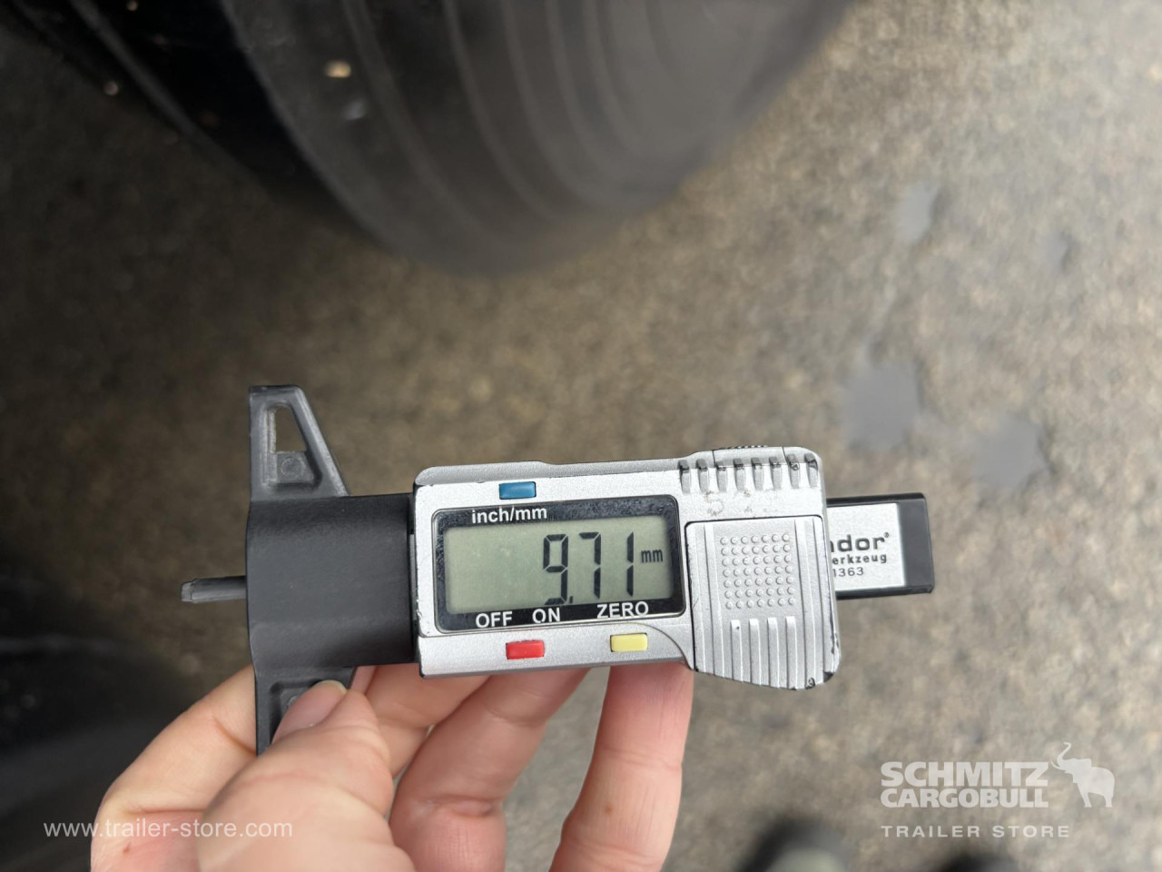 SCHMITZ Curtainsider Standard - Ponyvás félpótkocsi: 3 kép. SCHMITZ Curtainsider Standard - Ponyvás félpótkocsi: 3 kép.