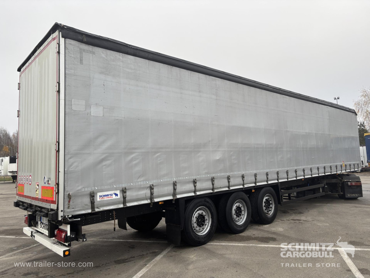 SCHMITZ Curtainsider Standard - Ponyvás félpótkocsi: 1 kép. SCHMITZ Curtainsider Standard - Ponyvás félpótkocsi: 1 kép.