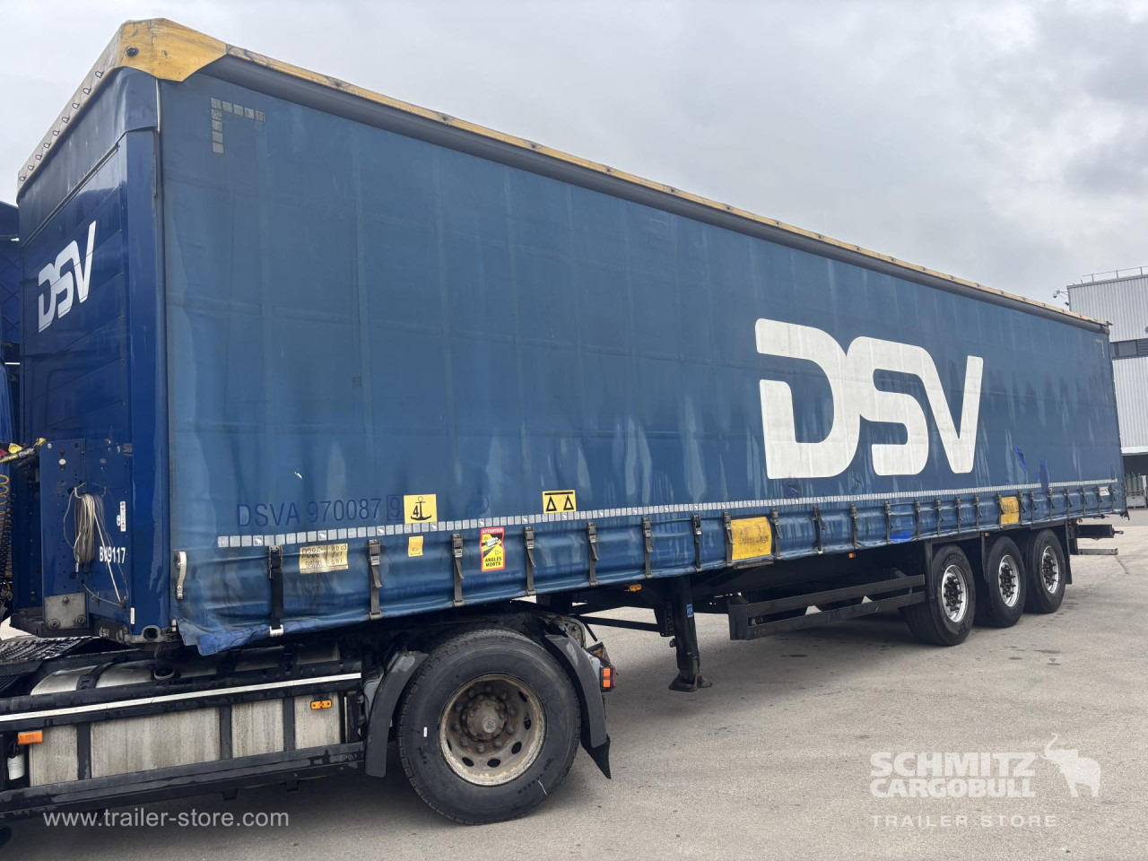 Ponyvás félpótkocsi SCHMITZ Curtainsider Standard: 6 kép.