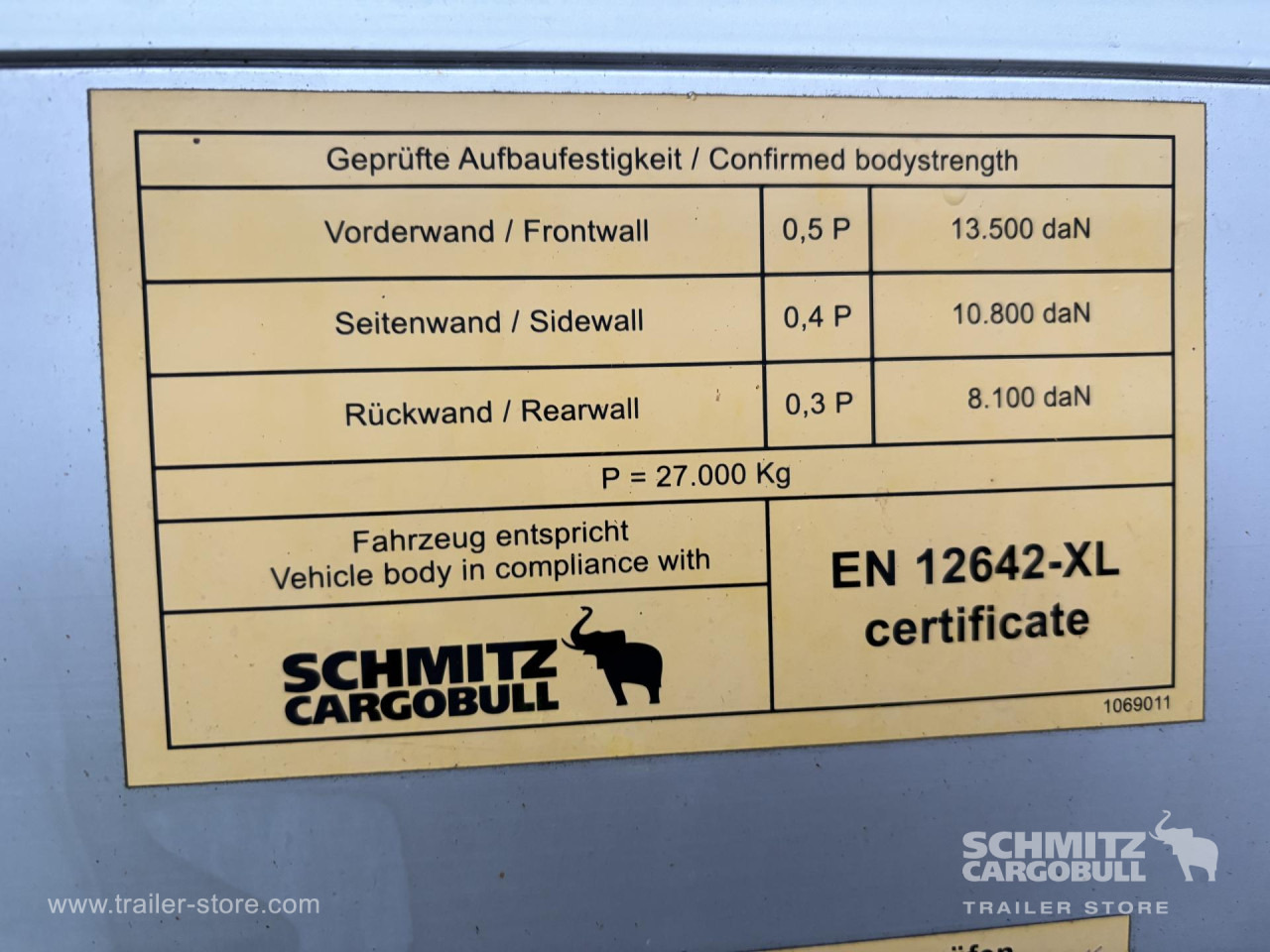 SCHMITZ Curtainsider Standard - Ponyvás félpótkocsi: 2 kép. SCHMITZ Curtainsider Standard - Ponyvás félpótkocsi: 2 kép.