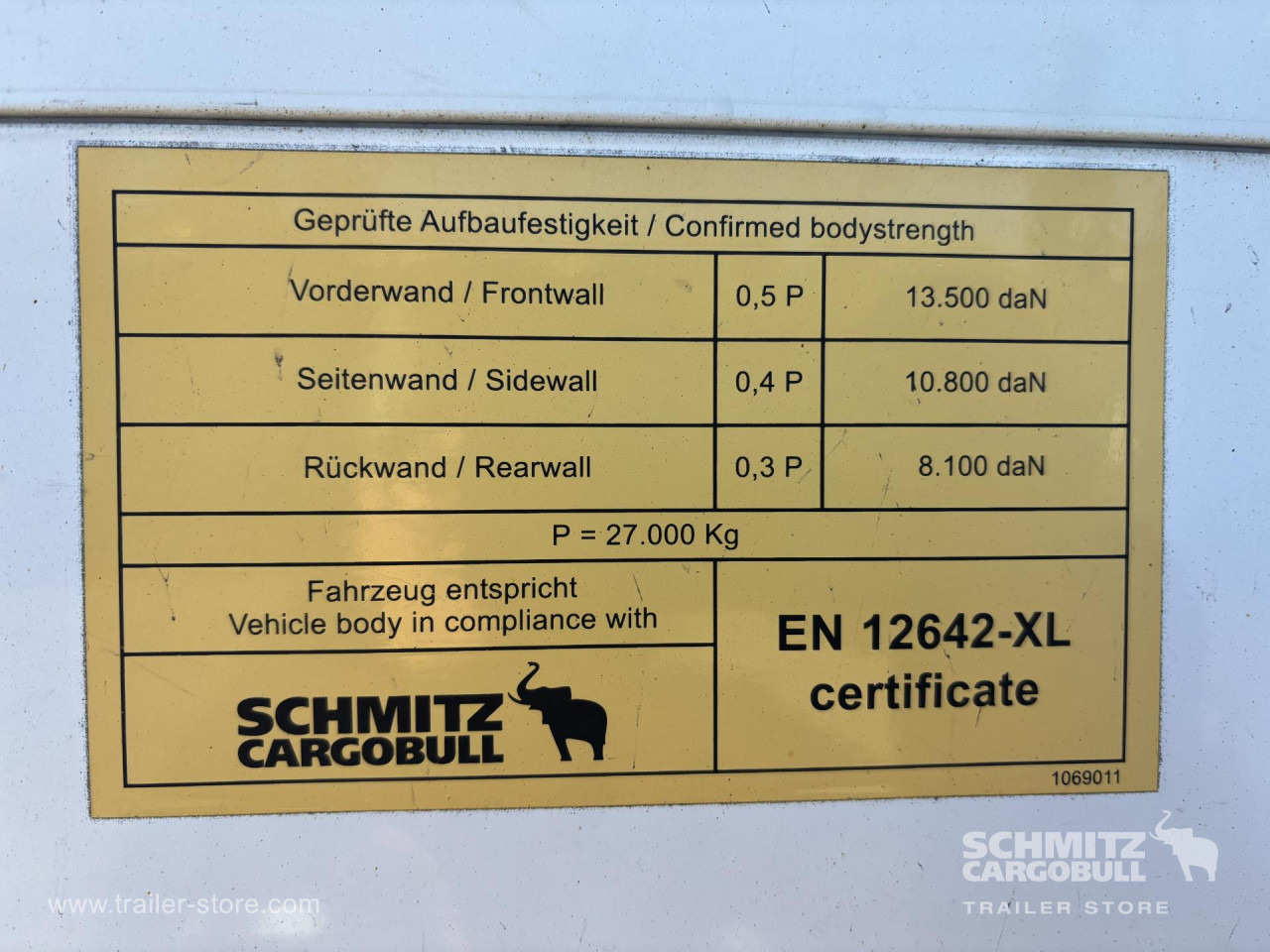 SCHMITZ Curtainsider Standard - Ponyvás félpótkocsi: 2 kép. SCHMITZ Curtainsider Standard - Ponyvás félpótkocsi: 2 kép.