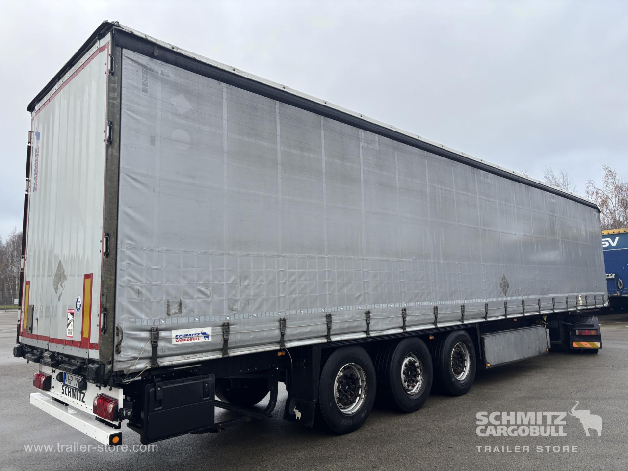 SCHMITZ Curtainsider Standard - Ponyvás félpótkocsi: 1 kép. SCHMITZ Curtainsider Standard - Ponyvás félpótkocsi: 1 kép.