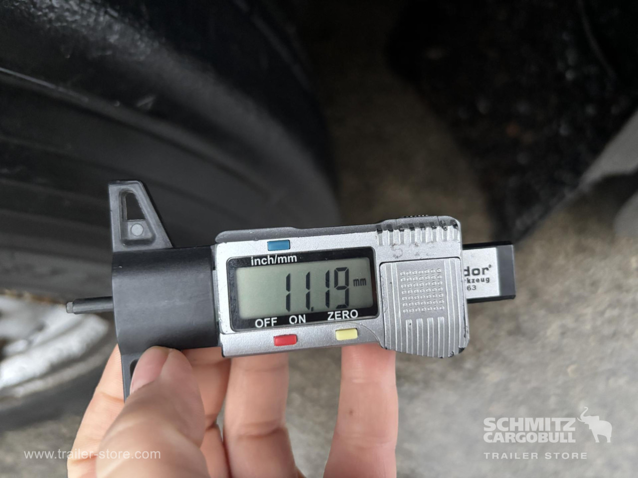 SCHMITZ Curtainsider Standard - Ponyvás félpótkocsi: 3 kép. SCHMITZ Curtainsider Standard - Ponyvás félpótkocsi: 3 kép.