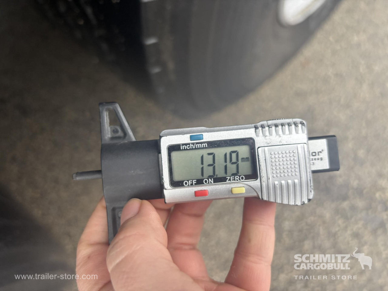 SCHMITZ Curtainsider Standard - Ponyvás félpótkocsi: 3 kép. SCHMITZ Curtainsider Standard - Ponyvás félpótkocsi: 3 kép.