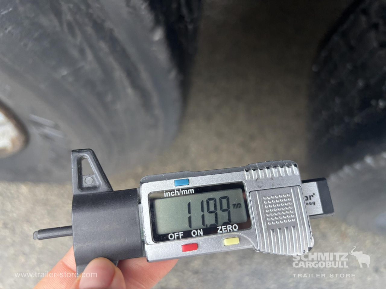 SCHMITZ Reefer Standard - Félpótkocsi hőszigetelt: 3 kép. SCHMITZ Reefer Standard - Félpótkocsi hőszigetelt: 3 kép.