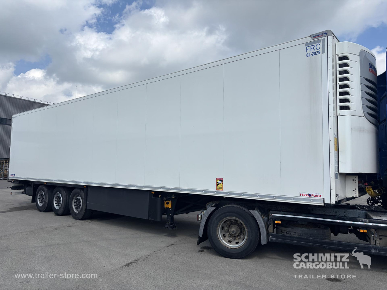 SCHMITZ Reefer Standard - Félpótkocsi hőszigetelt: 1 kép. SCHMITZ Reefer Standard - Félpótkocsi hőszigetelt: 1 kép.