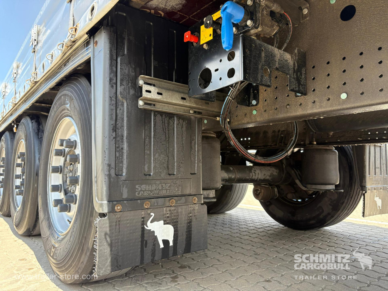 SCHMITZ Curtainsider Standard - Ponyvás félpótkocsi: 3 kép. SCHMITZ Curtainsider Standard - Ponyvás félpótkocsi: 3 kép.