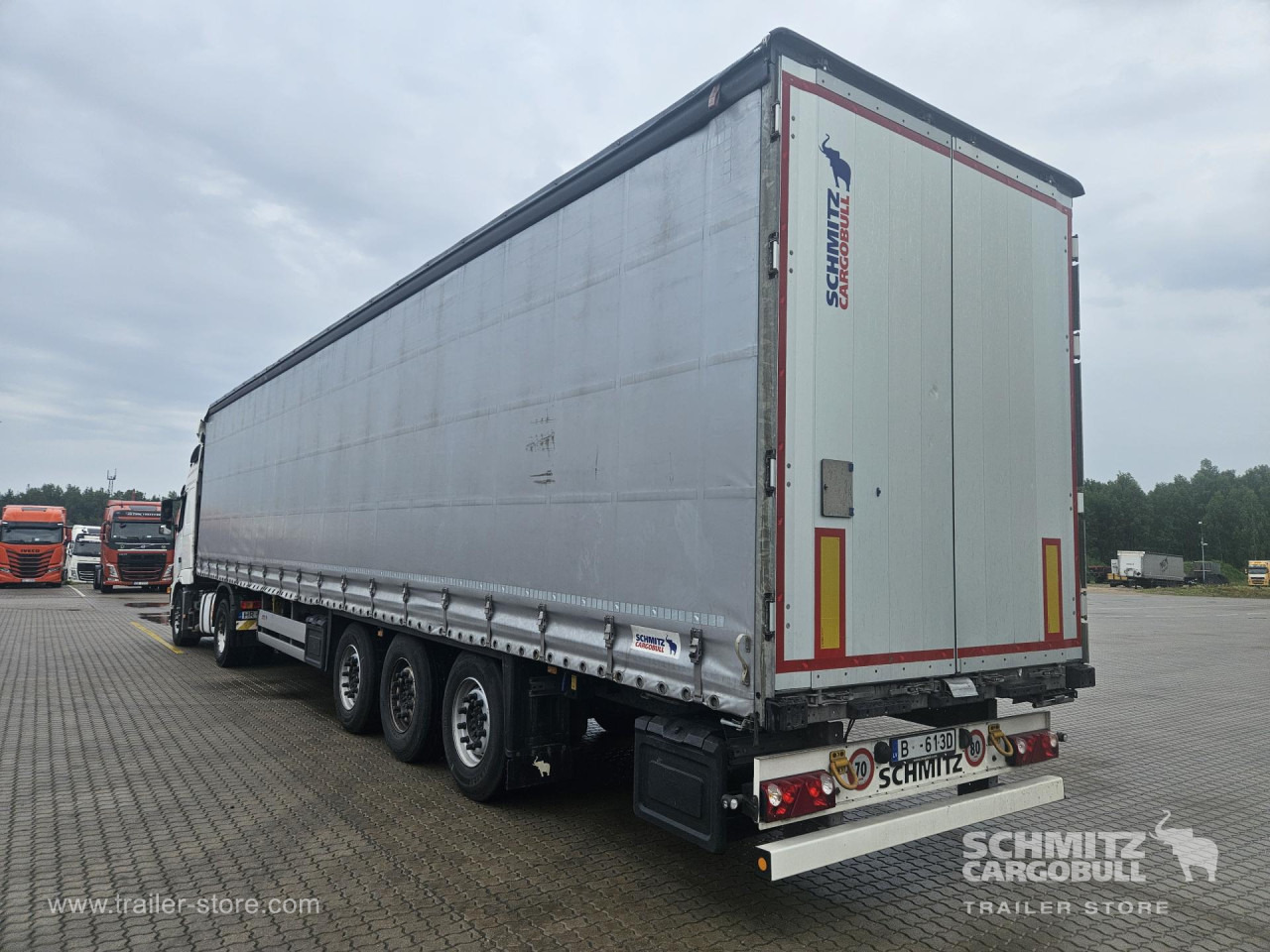 SCHMITZ Curtainsider Standard - Ponyvás félpótkocsi: 2 kép. SCHMITZ Curtainsider Standard - Ponyvás félpótkocsi: 2 kép.