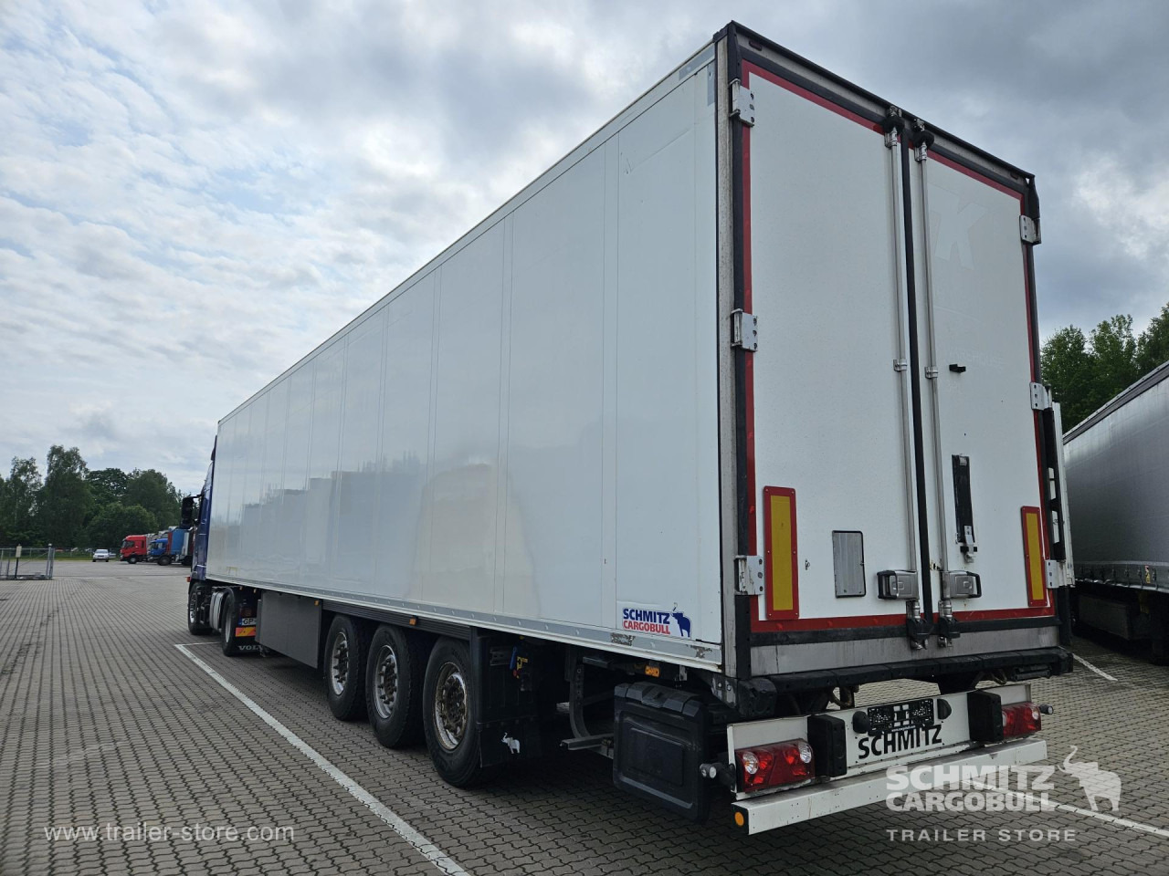 SCHMITZ Reefer Standard Double deck - Félpótkocsi hőszigetelt: 2 kép. SCHMITZ Reefer Standard Double deck - Félpótkocsi hőszigetelt: 2 kép.