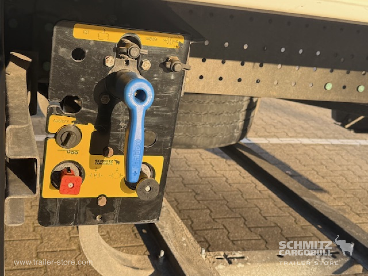 SCHMITZ Oplegger Vries Standard - Félpótkocsi hőszigetelt: 5 kép. SCHMITZ Oplegger Vries Standard - Félpótkocsi hőszigetelt: 5 kép.