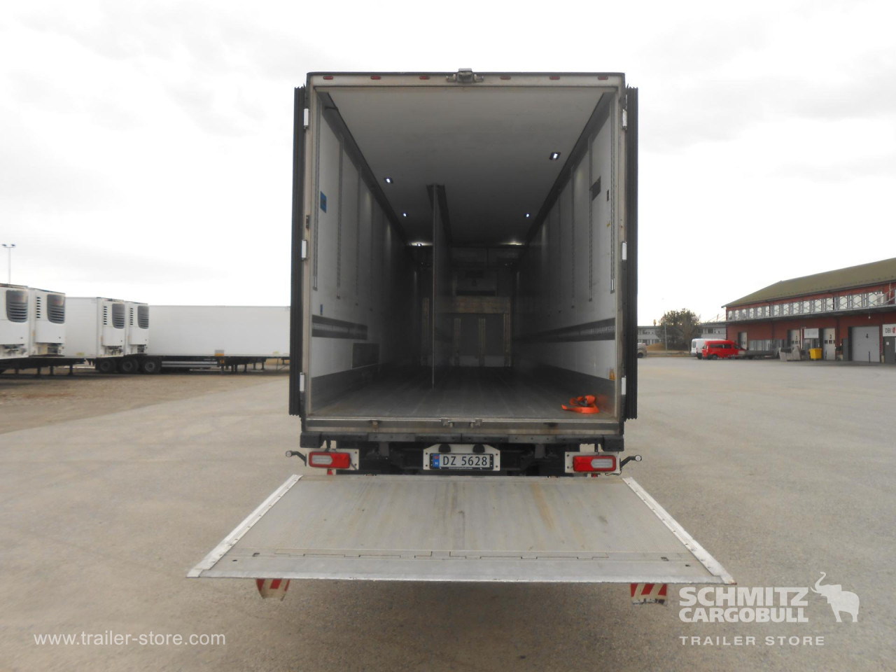 SCHMITZ Reefer Standard Taillift - Félpótkocsi hőszigetelt: 3 kép. SCHMITZ Reefer Standard Taillift - Félpótkocsi hőszigetelt: 3 kép.