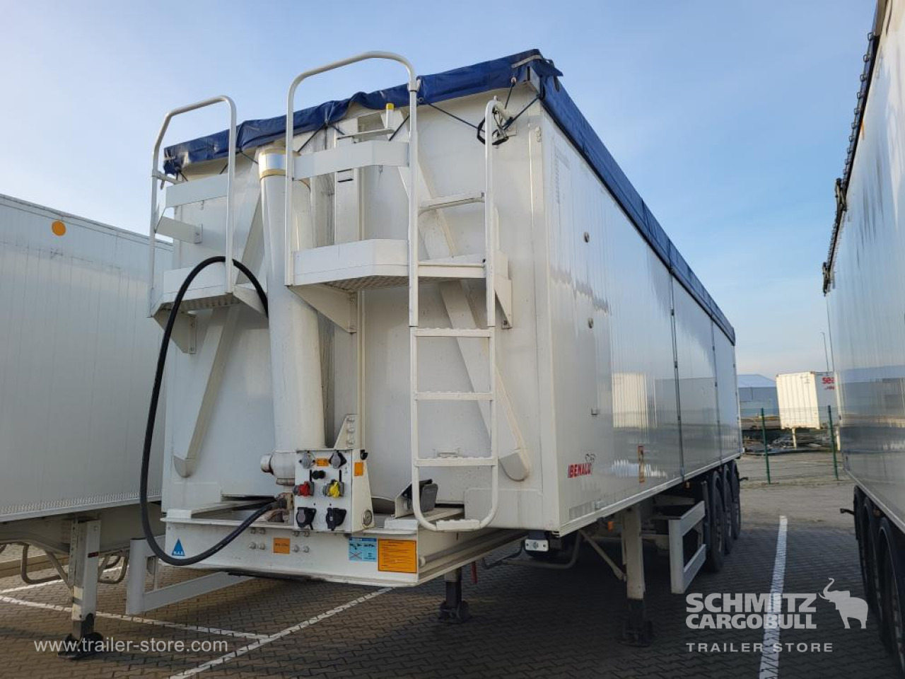 BENALU Grain tipper 57m³ - Félpótkocsi billenőplatós: 1 kép. BENALU Grain tipper 57m³ - Félpótkocsi billenőplatós: 1 kép.