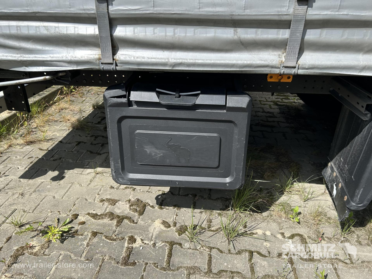 SCHMITZ Curtainsider Mega - Ponyvás félpótkocsi: 3 kép. SCHMITZ Curtainsider Mega - Ponyvás félpótkocsi: 3 kép.