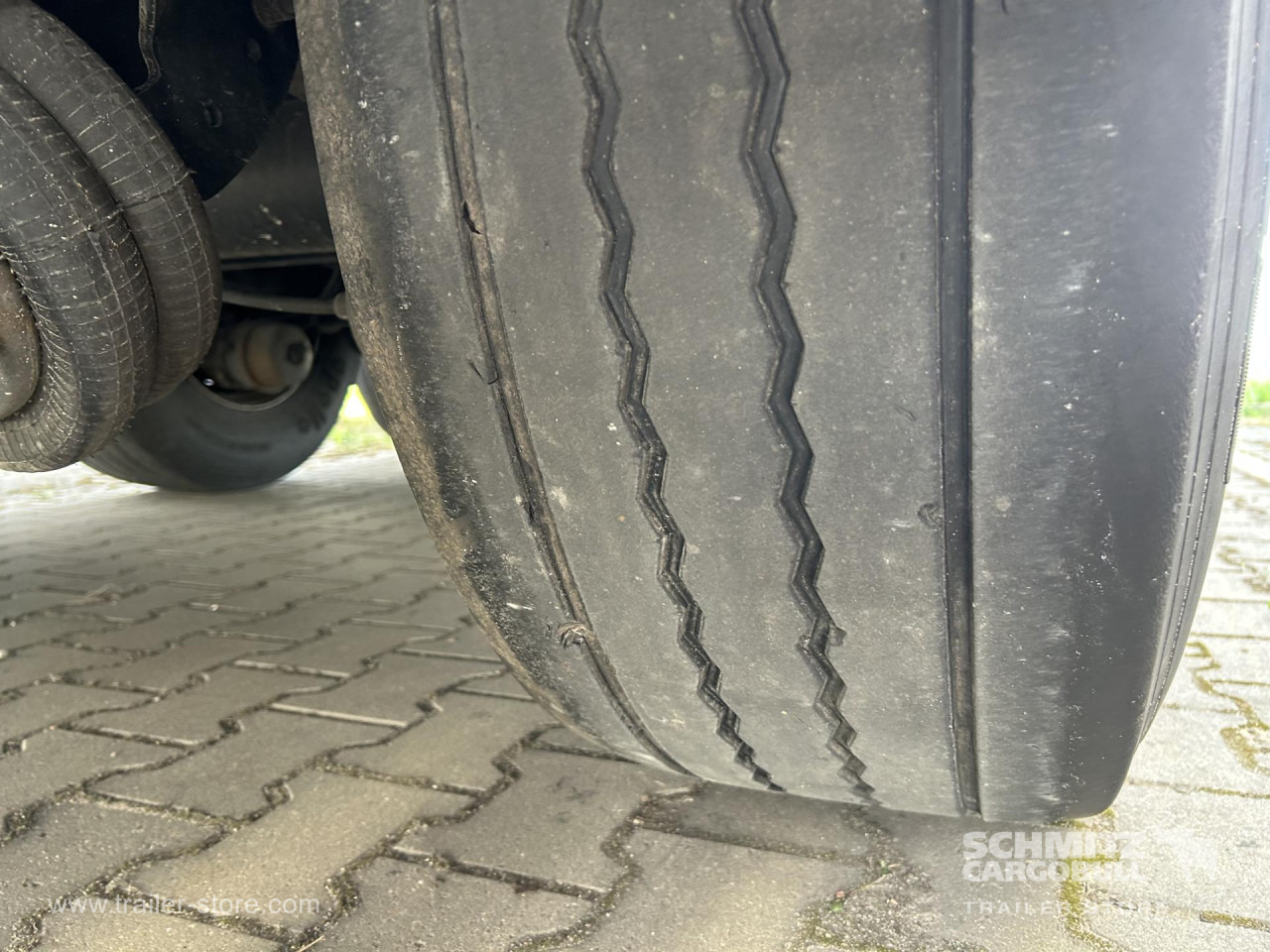 Ponyvás félpótkocsi SCHMITZ Curtainsider Standard: 12 kép.