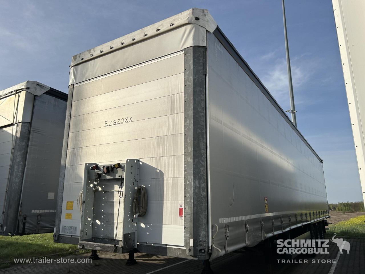 Ponyvás félpótkocsi SCHMITZ Curtainsider Standard: 8 kép.