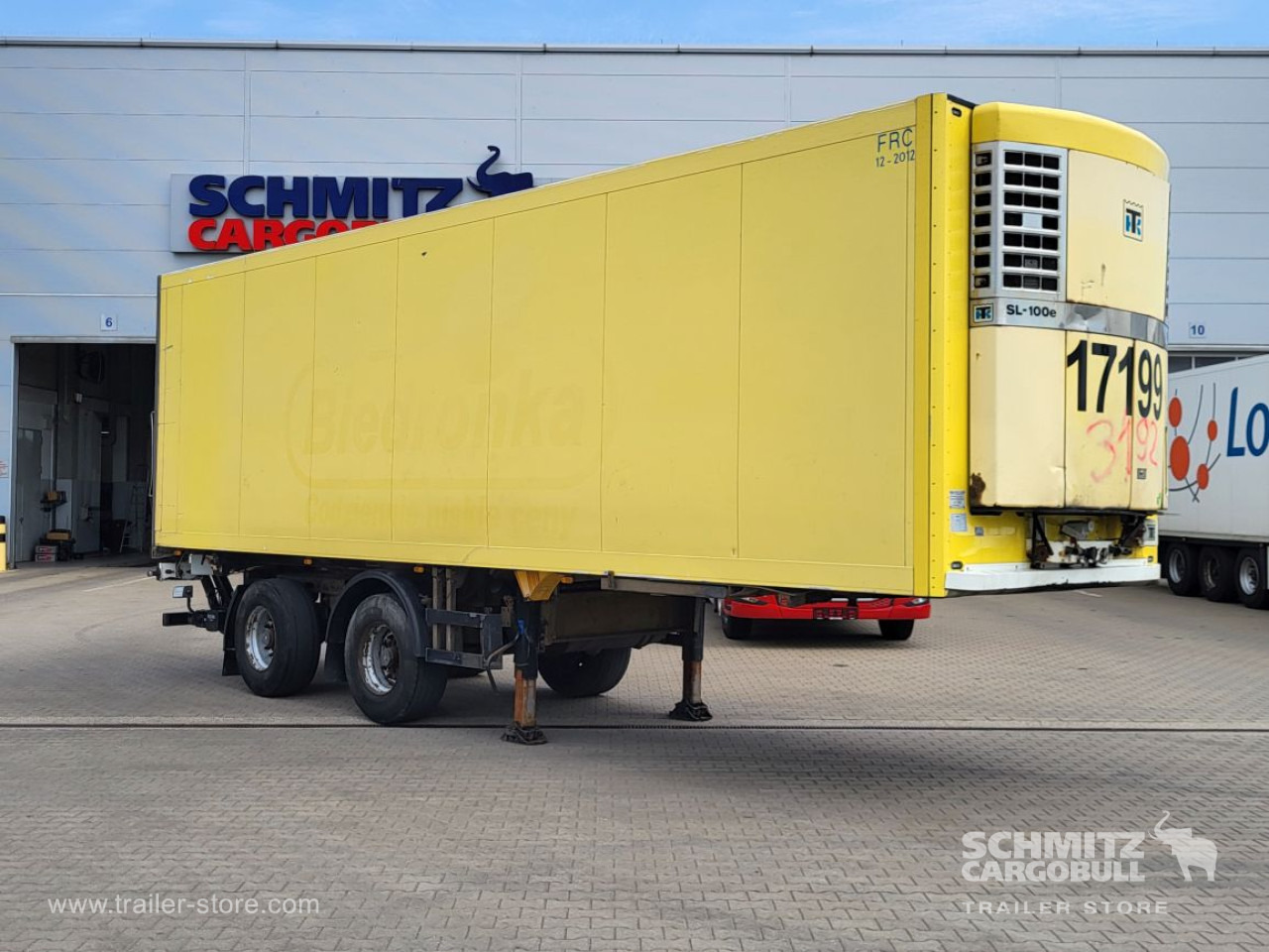 SCHMITZ Insulated/refrigerated box Taillift - Félpótkocsi hűtős: 5 kép. SCHMITZ Insulated/refrigerated box Taillift - Félpótkocsi hűtős: 5 kép.
