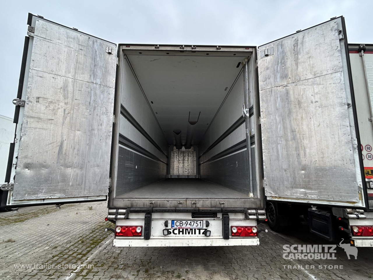 SCHMITZ Reefer Standard - Félpótkocsi hőszigetelt: 4 kép. SCHMITZ Reefer Standard - Félpótkocsi hőszigetelt: 4 kép.