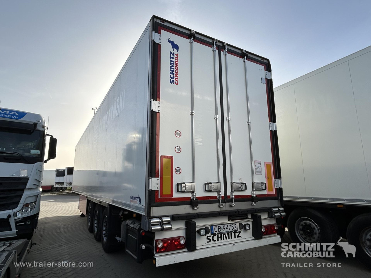 SCHMITZ Reefer Standard - Félpótkocsi hőszigetelt: 4 kép. SCHMITZ Reefer Standard - Félpótkocsi hőszigetelt: 4 kép.