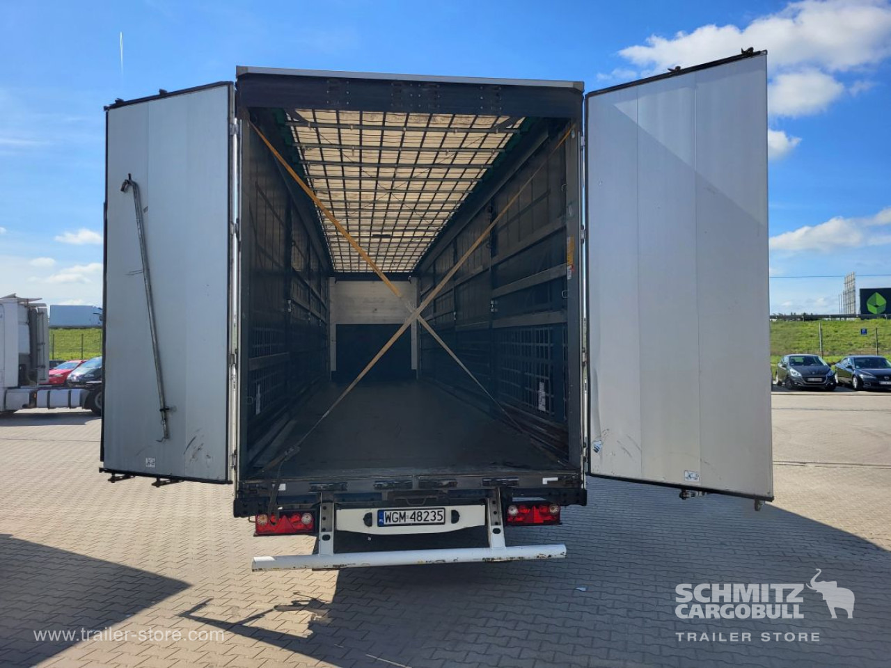 WIELTON Curtainsider Mega - Ponyvás félpótkocsi: 3 kép. WIELTON Curtainsider Mega - Ponyvás félpótkocsi: 3 kép.