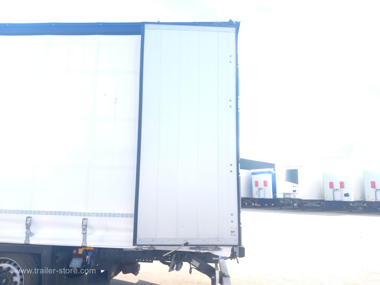 SCHMITZ Curtainsider Mega - Ponyvás félpótkocsi: 5 kép. SCHMITZ Curtainsider Mega - Ponyvás félpótkocsi: 5 kép.