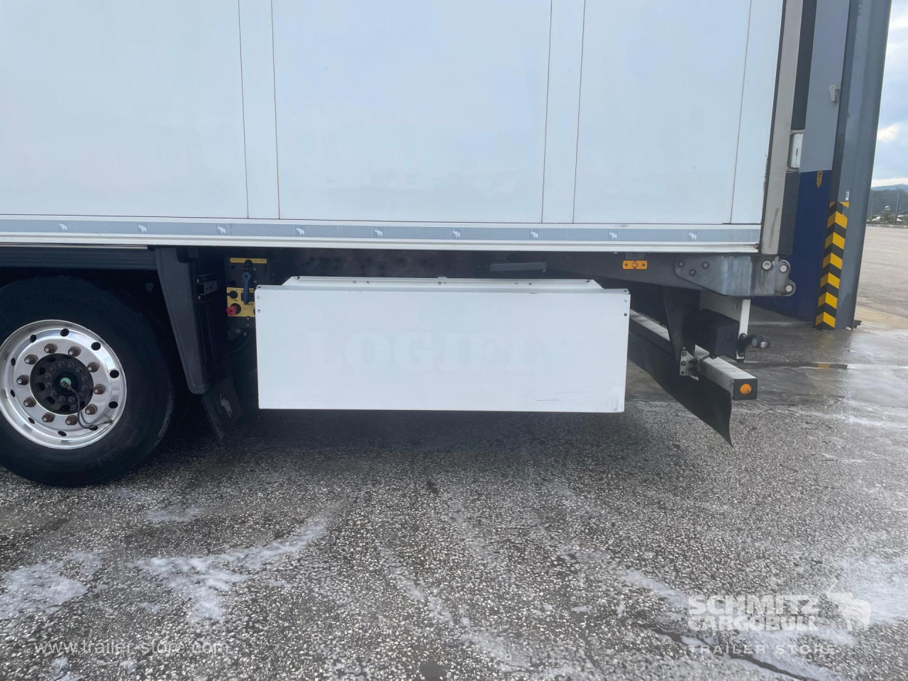 SCHMITZ Reefer Multitemp - Félpótkocsi hőszigetelt: 3 kép. SCHMITZ Reefer Multitemp - Félpótkocsi hőszigetelt: 3 kép.