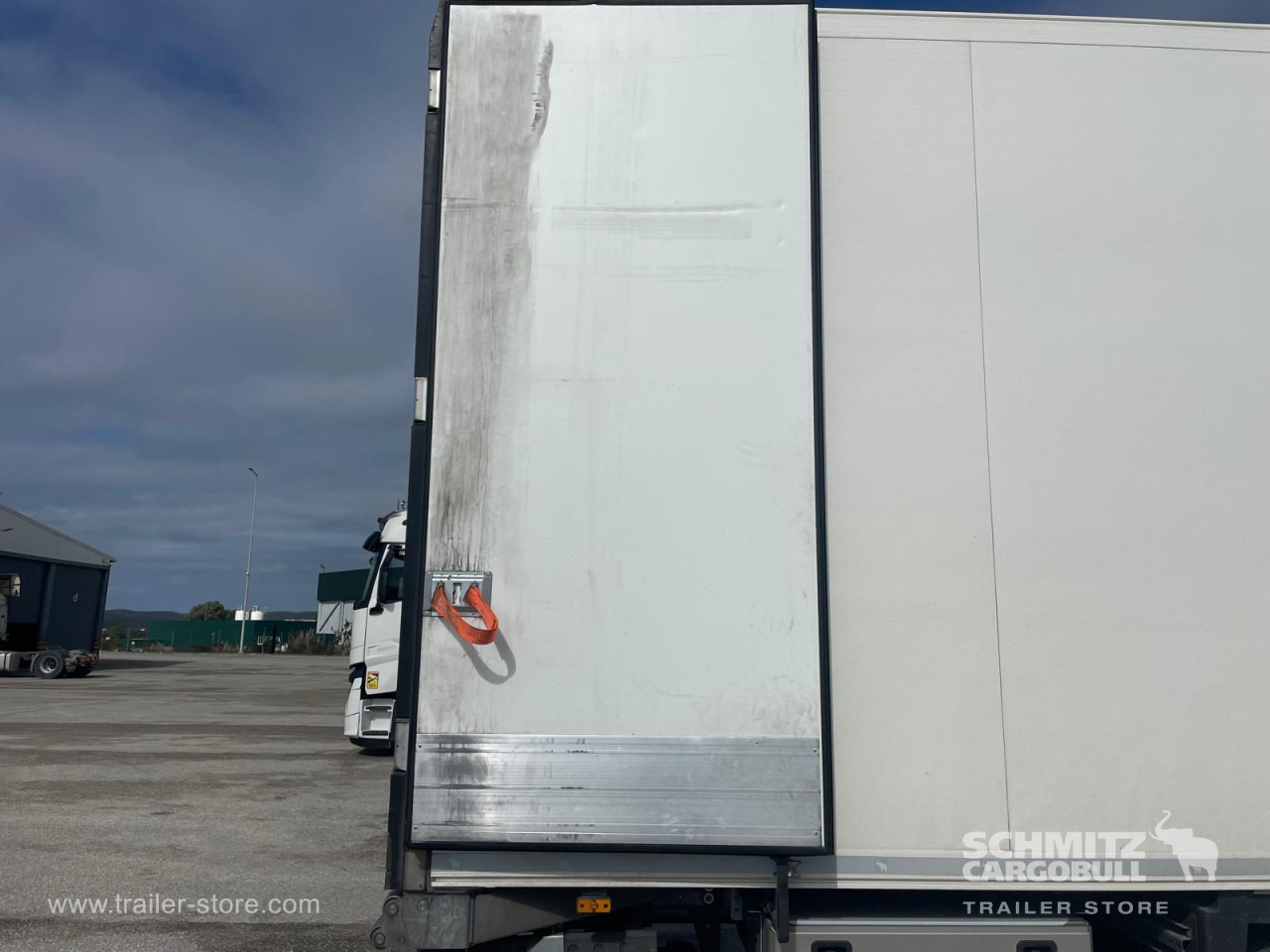 SCHMITZ Reefer Standard - Félpótkocsi hőszigetelt: 4 kép. SCHMITZ Reefer Standard - Félpótkocsi hőszigetelt: 4 kép.