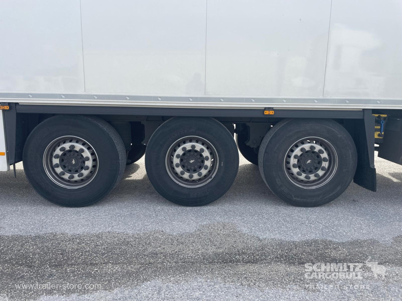 SCHMITZ Reefer Standard - Félpótkocsi hőszigetelt: 2 kép. SCHMITZ Reefer Standard - Félpótkocsi hőszigetelt: 2 kép.