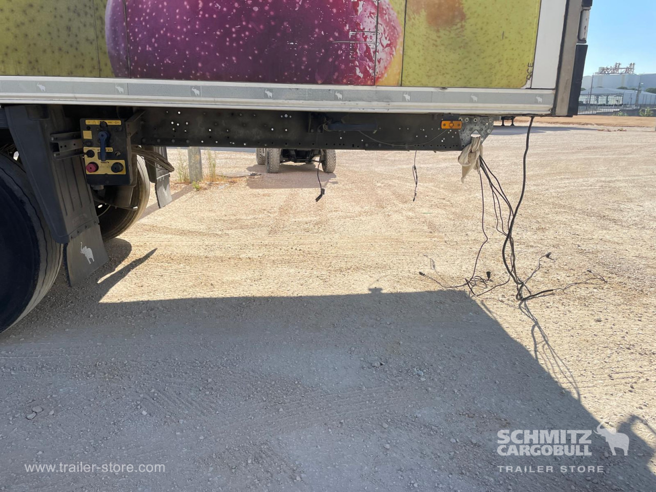 SCHMITZ Reefer Standard - Félpótkocsi hőszigetelt: 2 kép. SCHMITZ Reefer Standard - Félpótkocsi hőszigetelt: 2 kép.