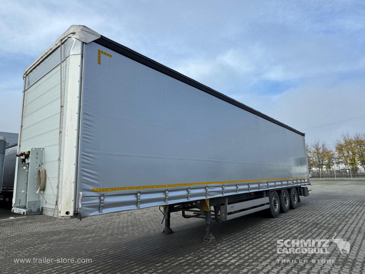 SCHMITZ Curtainsider Standard - Ponyvás félpótkocsi: 4 kép. SCHMITZ Curtainsider Standard - Ponyvás félpótkocsi: 4 kép.