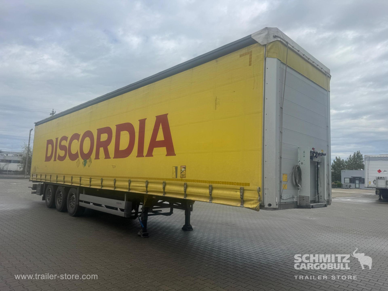 SCHMITZ Curtainsider Standard - Ponyvás félpótkocsi: 1 kép. SCHMITZ Curtainsider Standard - Ponyvás félpótkocsi: 1 kép.