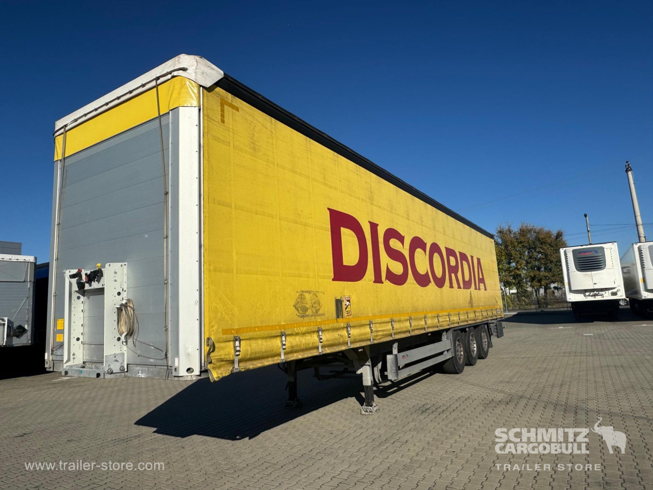 SCHMITZ Curtainsider Standard - Ponyvás félpótkocsi: 1 kép. SCHMITZ Curtainsider Standard - Ponyvás félpótkocsi: 1 kép.