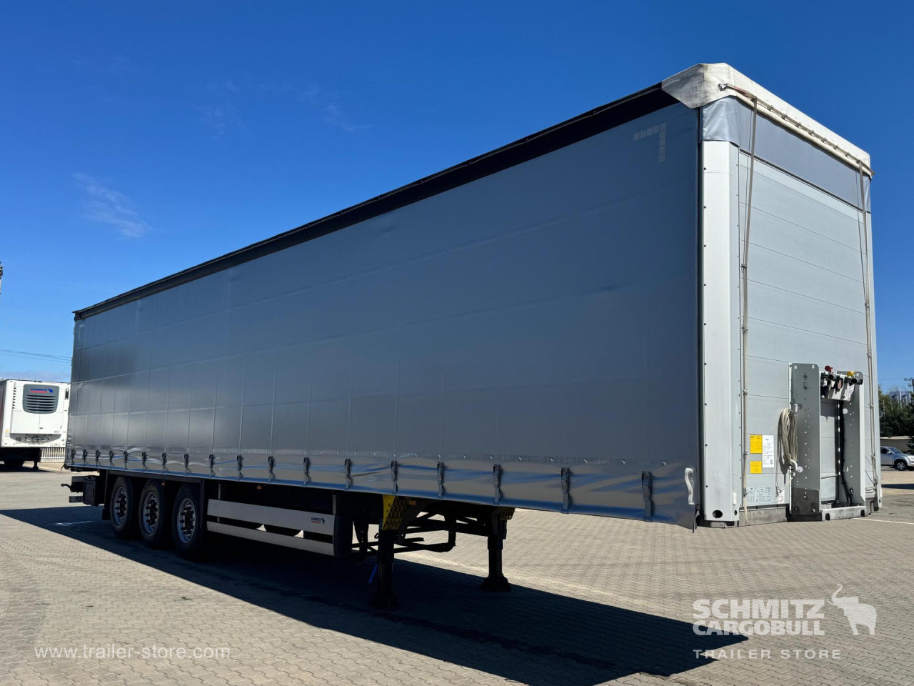 SCHMITZ Curtainsider Standard - Ponyvás félpótkocsi: 1 kép. SCHMITZ Curtainsider Standard - Ponyvás félpótkocsi: 1 kép.
