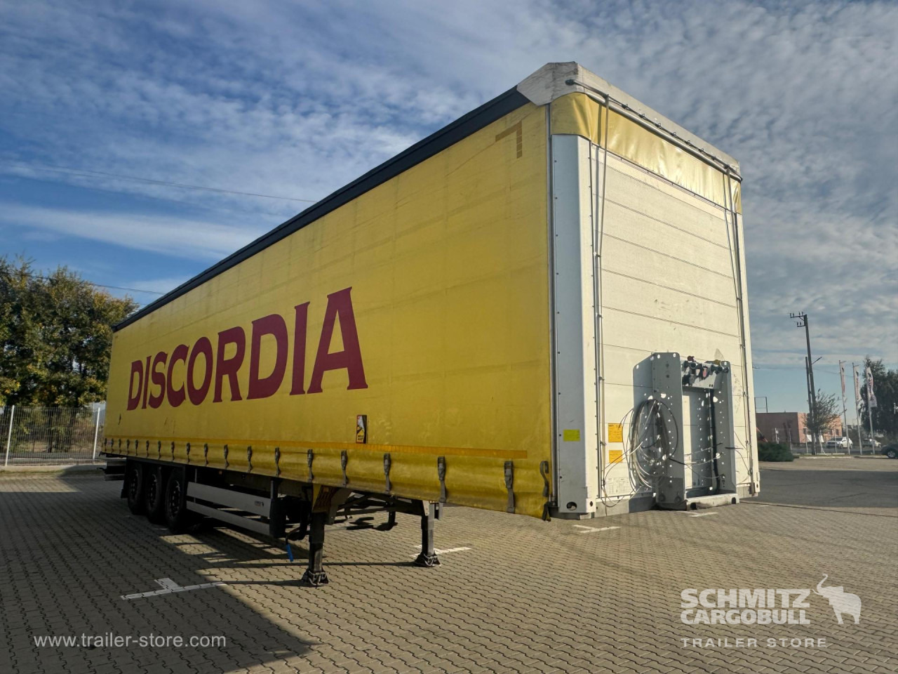 SCHMITZ Curtainsider Standard - Ponyvás félpótkocsi: 4 kép. SCHMITZ Curtainsider Standard - Ponyvás félpótkocsi: 4 kép.