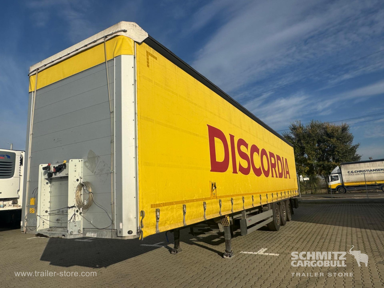 SCHMITZ Curtainsider Standard - Ponyvás félpótkocsi: 1 kép. SCHMITZ Curtainsider Standard - Ponyvás félpótkocsi: 1 kép.