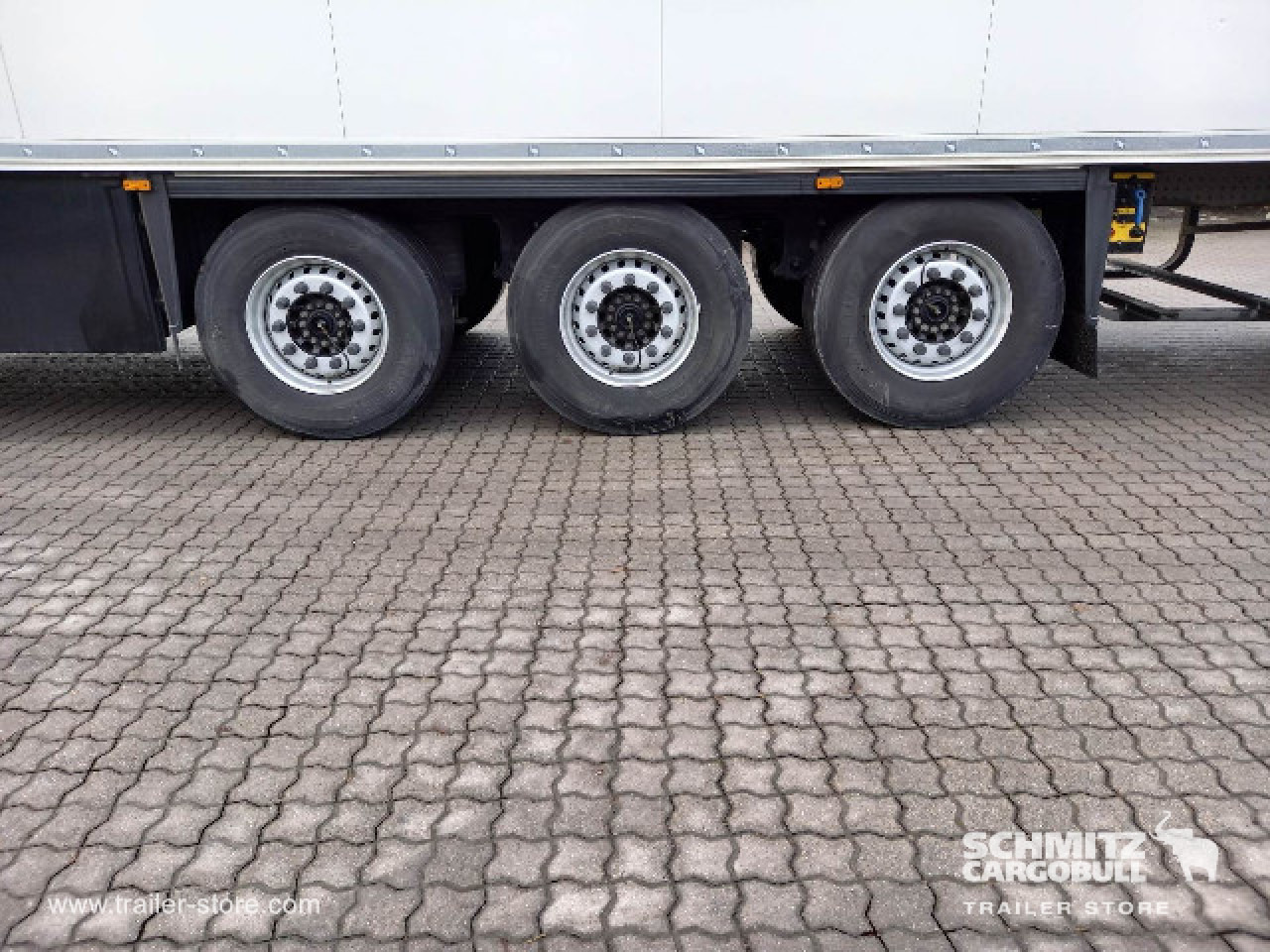SCHMITZ Reefer Standard Double deck - Félpótkocsi hőszigetelt: 2 kép. SCHMITZ Reefer Standard Double deck - Félpótkocsi hőszigetelt: 2 kép.
