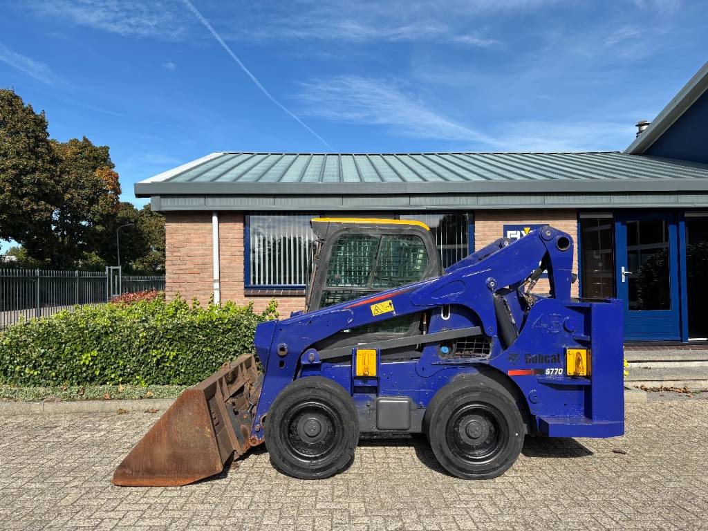 Bobcat S 770 - Mini homlokrakodó: 1 kép. Bobcat S 770 - Mini homlokrakodó: 1 kép.