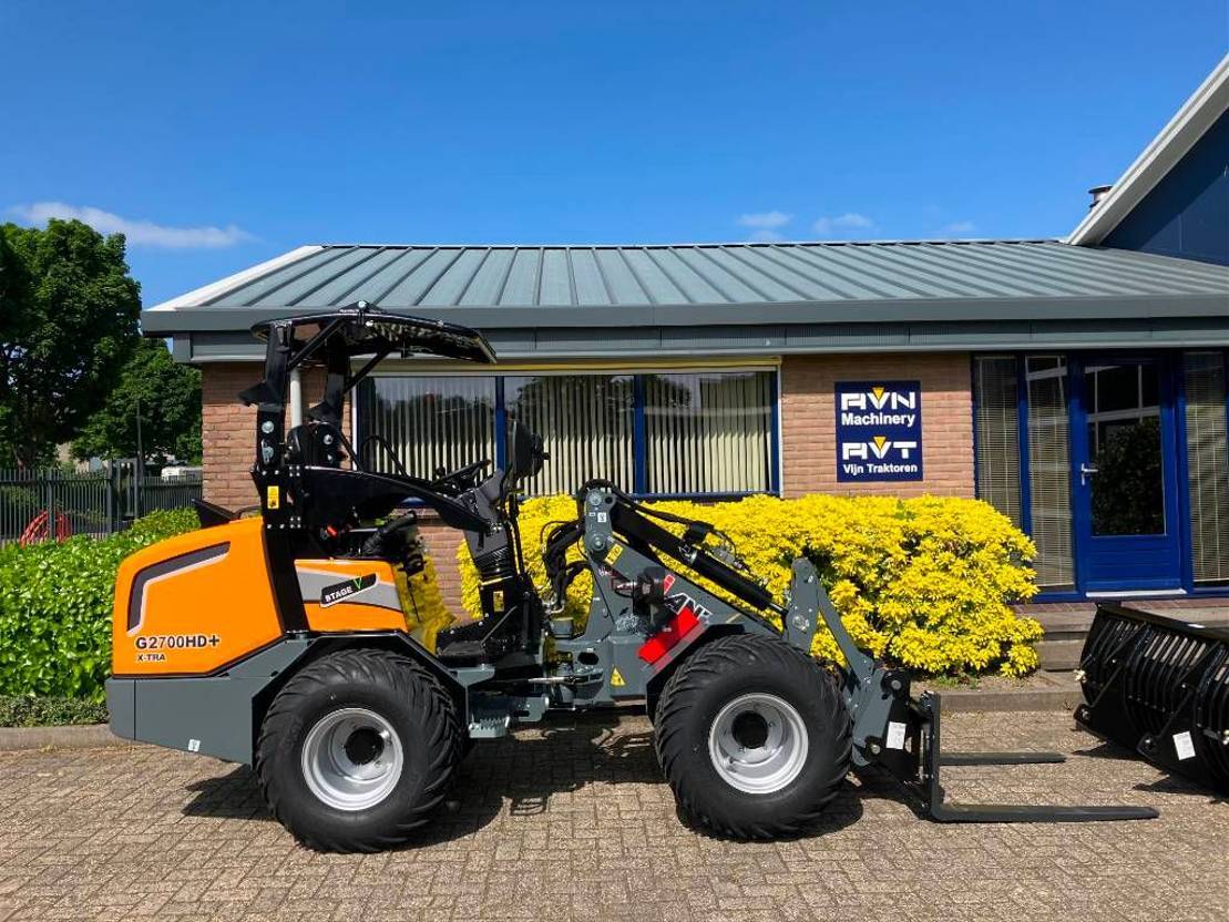 Új Gumikerekes homlokrakodó Giant G 2700 X-tra HD +: 6 kép. Új Gumikerekes homlokrakodó Giant G 2700 X-tra HD +: 6 kép.