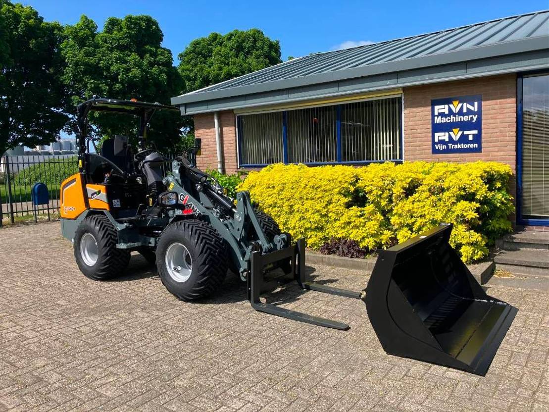 Új Gumikerekes homlokrakodó Giant G 2700 X-tra HD +: 7 kép. Új Gumikerekes homlokrakodó Giant G 2700 X-tra HD +: 7 kép.