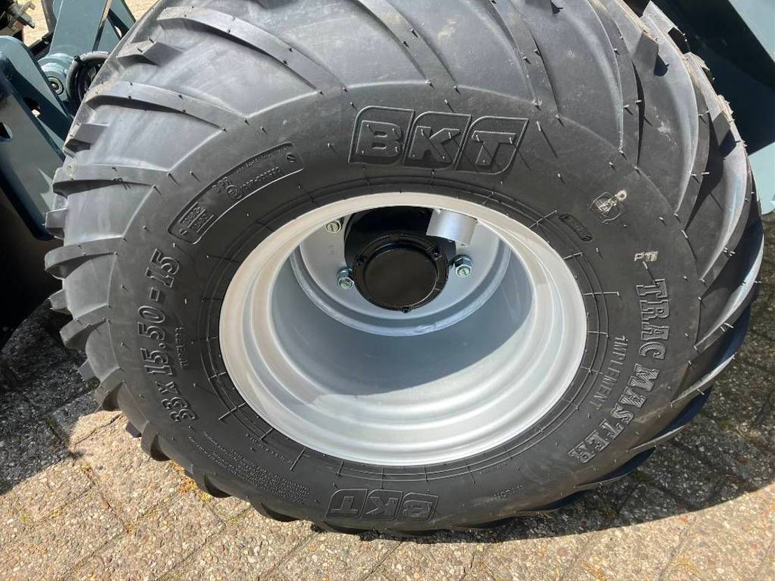 Új Gumikerekes homlokrakodó Giant G 2700 X-tra HD +: 11 kép. Új Gumikerekes homlokrakodó Giant G 2700 X-tra HD +: 11 kép.