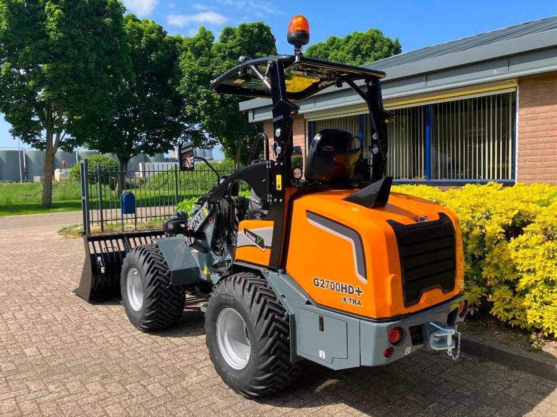 Giant G 2700 X-tra HD +  - Gumikerekes homlokrakodó: 4 kép. Giant G 2700 X-tra HD +  - Gumikerekes homlokrakodó: 4 kép.