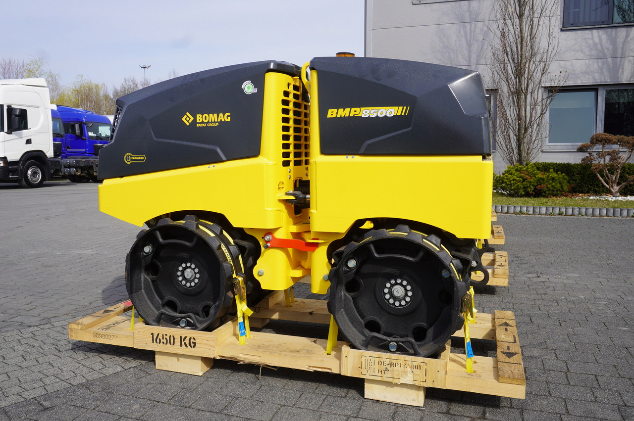 BOMAG BMP 8500 brand-new trench roller / Remote Control / 4 units - Úthenger: 5 kép. BOMAG BMP 8500 brand-new trench roller / Remote Control / 4 units - Úthenger: 5 kép.