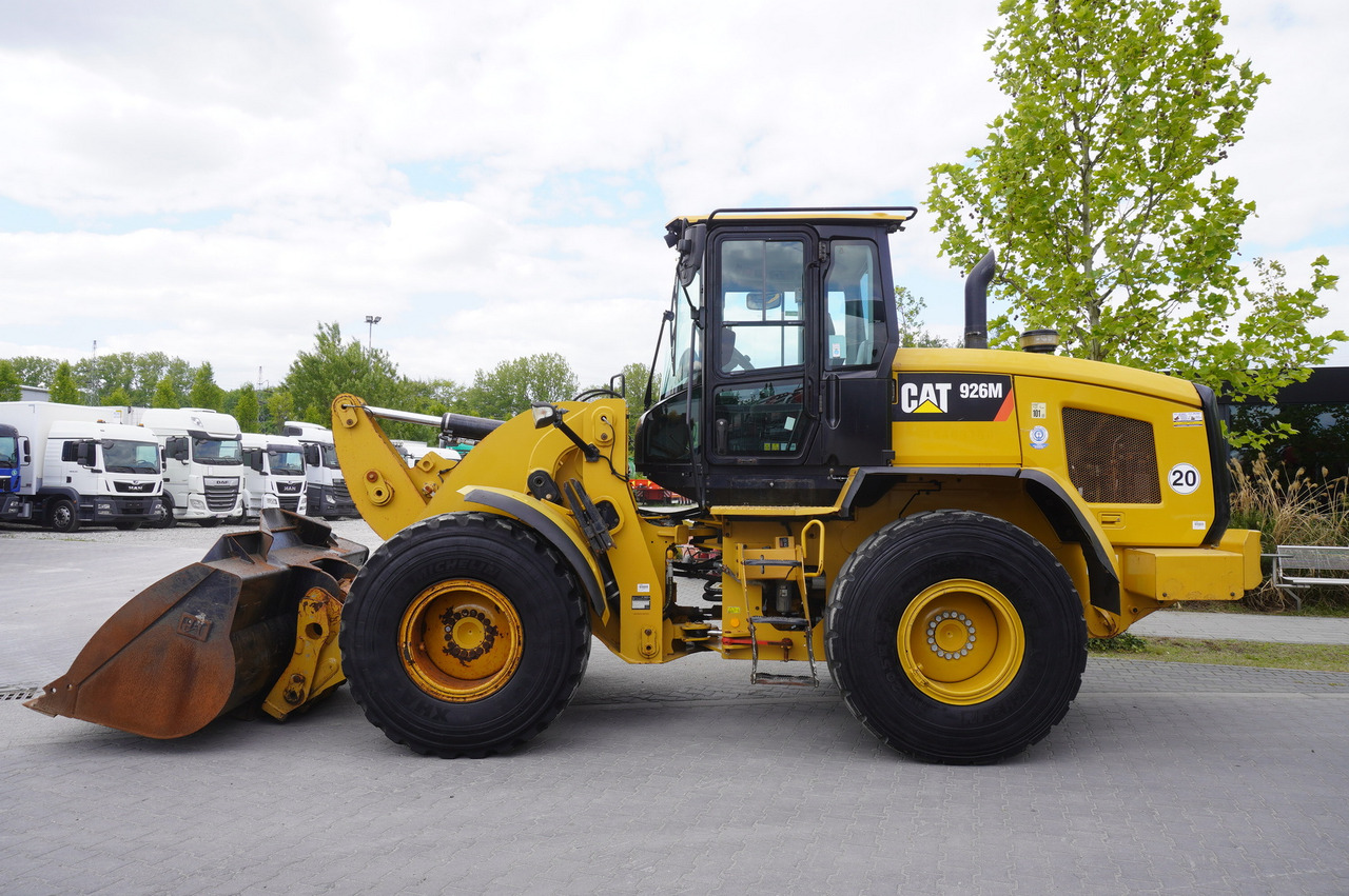 CATERPILLAR 930M Wheel Loader / 4500 MTH / Joystick - Gumikerekes homlokrakodó: 2 kép. CATERPILLAR 930M Wheel Loader / 4500 MTH / Joystick - Gumikerekes homlokrakodó: 2 kép.