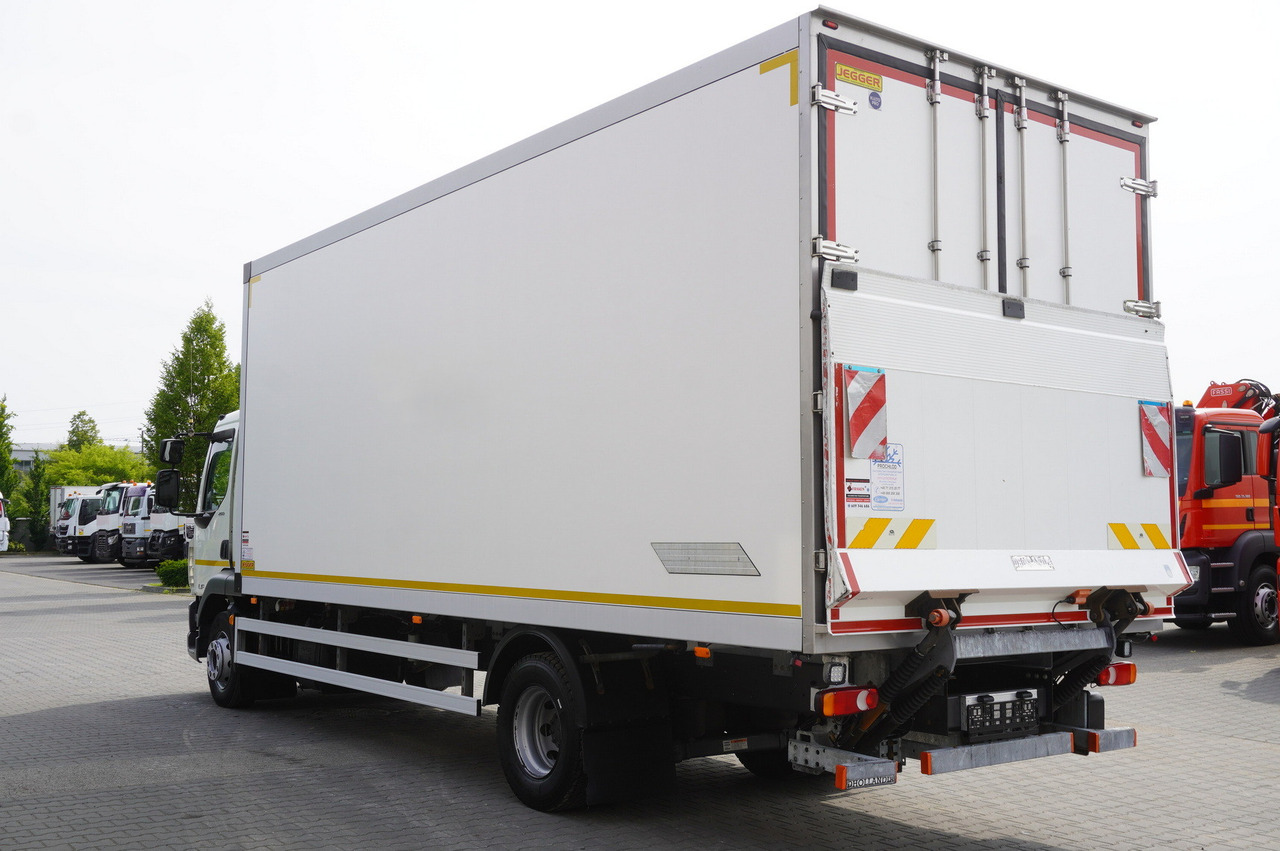 DAF LF 16.260 / Jegger Refrigerator / Carrier Supra 750 / DHOLLANDIA 1500 kg / Sleeper cab - Hűtős teherautó: 5 kép. DAF LF 16.260 / Jegger Refrigerator / Carrier Supra 750 / DHOLLANDIA 1500 kg / Sleeper cab - Hűtős teherautó: 5 kép.