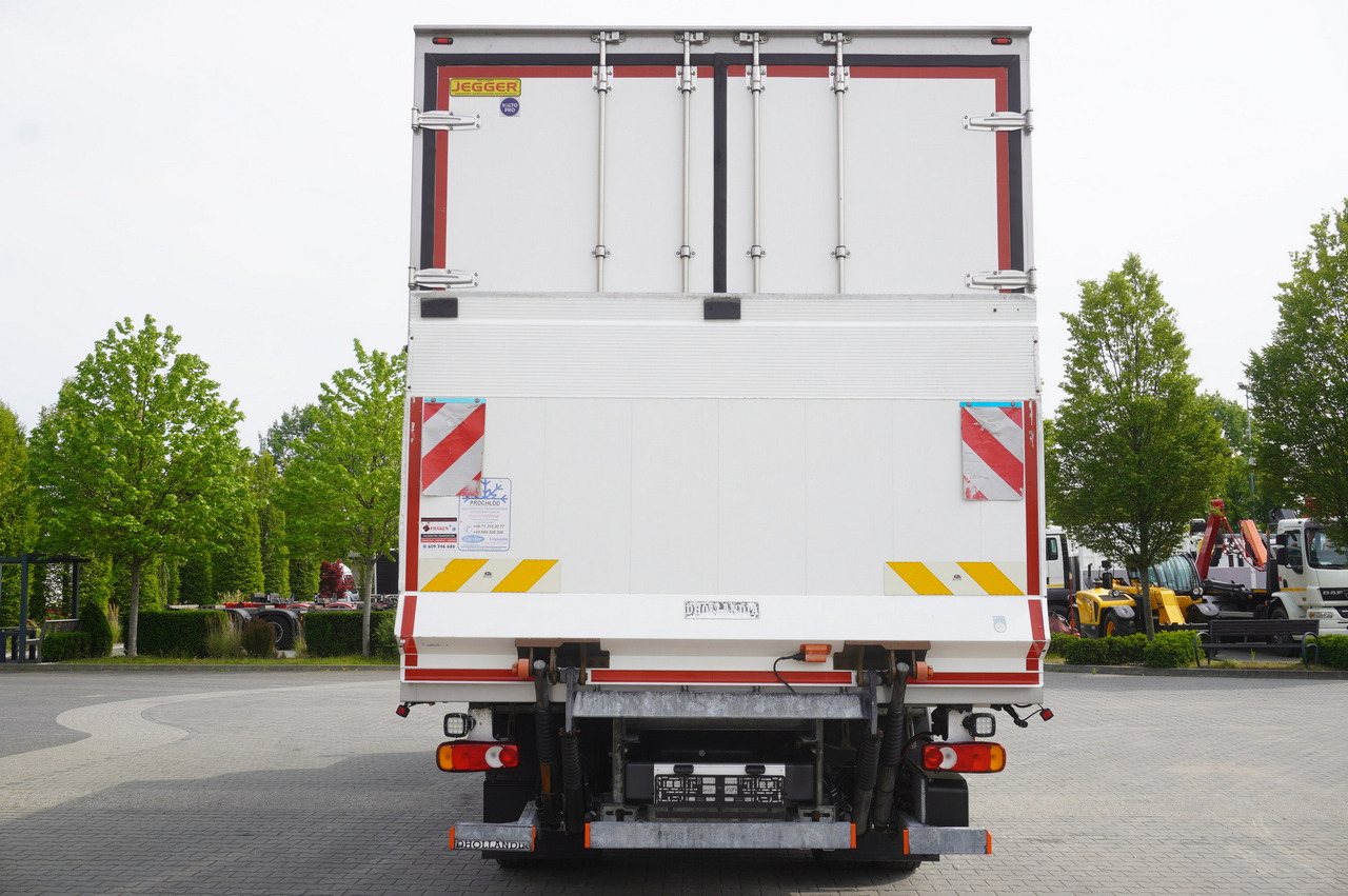 DAF LF 16.260 / Jegger Refrigerator / Carrier Supra 750 / DHOLLANDIA 1500 kg / Sleeper cab - Hűtős teherautó: 4 kép. DAF LF 16.260 / Jegger Refrigerator / Carrier Supra 750 / DHOLLANDIA 1500 kg / Sleeper cab - Hűtős teherautó: 4 kép.
