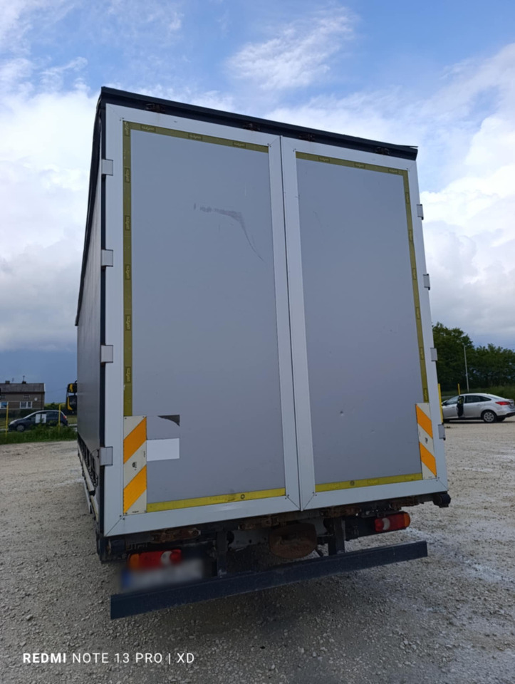 DAF LF 250 / Curtainsider 18 EPAL / sleeping cab - Ponyvás teherautó: 3 kép. DAF LF 250 / Curtainsider 18 EPAL / sleeping cab - Ponyvás teherautó: 3 kép.