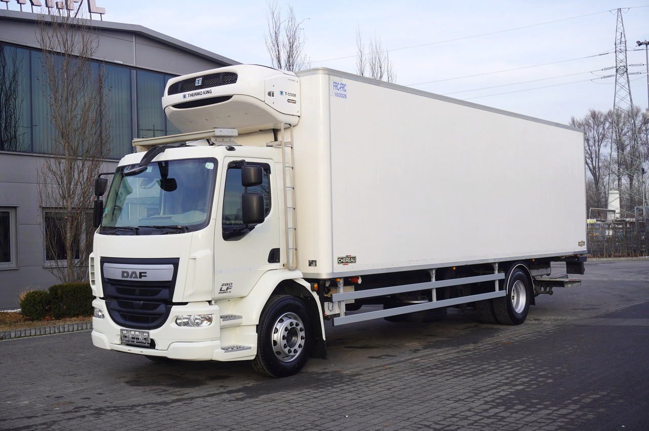 DAF LF 280 / Chereau multi-temperature refrigerator / Dhollandia DHSM.30 lift 2000 kg - Hűtős teherautó: 1 kép. DAF LF 280 / Chereau multi-temperature refrigerator / Dhollandia DHSM.30 lift 2000 kg - Hűtős teherautó: 1 kép.