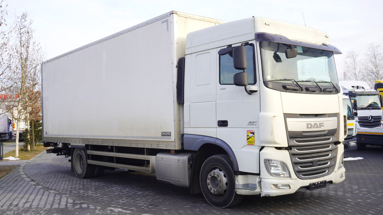 DAF XF 410 EURO 6 /410 HP / 20 EPAL / Dhollandia lift 1500 kg - Dobozos felépítményű teherautó: 1 kép. DAF XF 410 EURO 6 /410 HP / 20 EPAL / Dhollandia lift 1500 kg - Dobozos felépítményű teherautó: 1 kép.