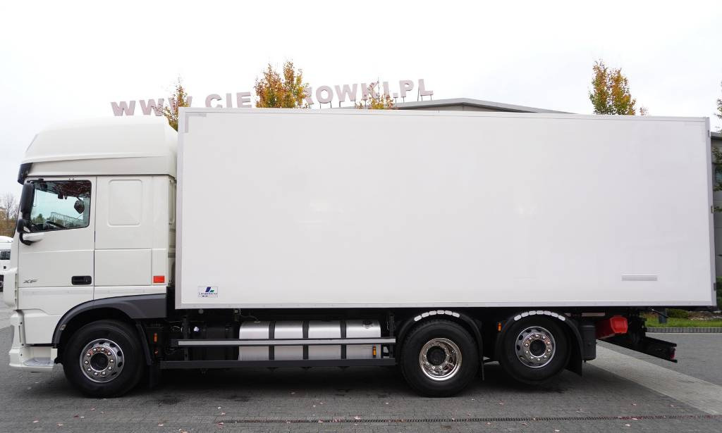 DAF XF 450 6×2 E6 / Refrigerator Lacapitaine / ATP/FRC to 2027 / 18 pallets - Hűtős teherautó: 4 kép. DAF XF 450 6×2 E6 / Refrigerator Lacapitaine / ATP/FRC to 2027 / 18 pallets - Hűtős teherautó: 4 kép.
